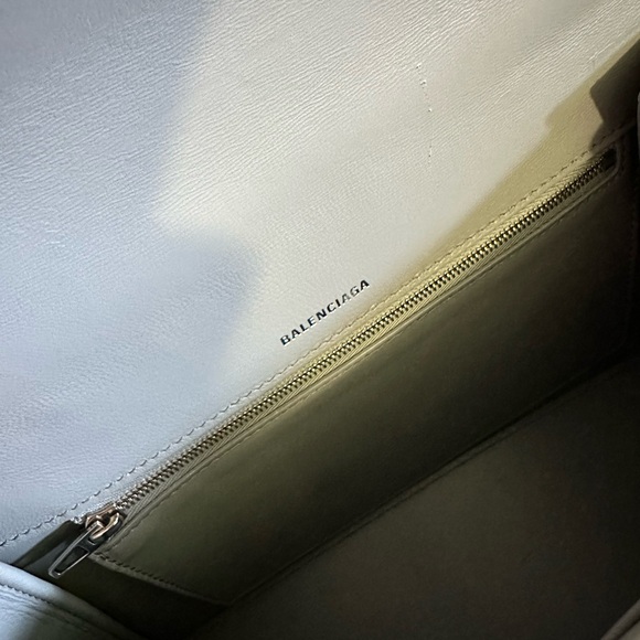 Authentic Balenciaga Hourglass in croc embossed calfskin - Picture 11 of 16